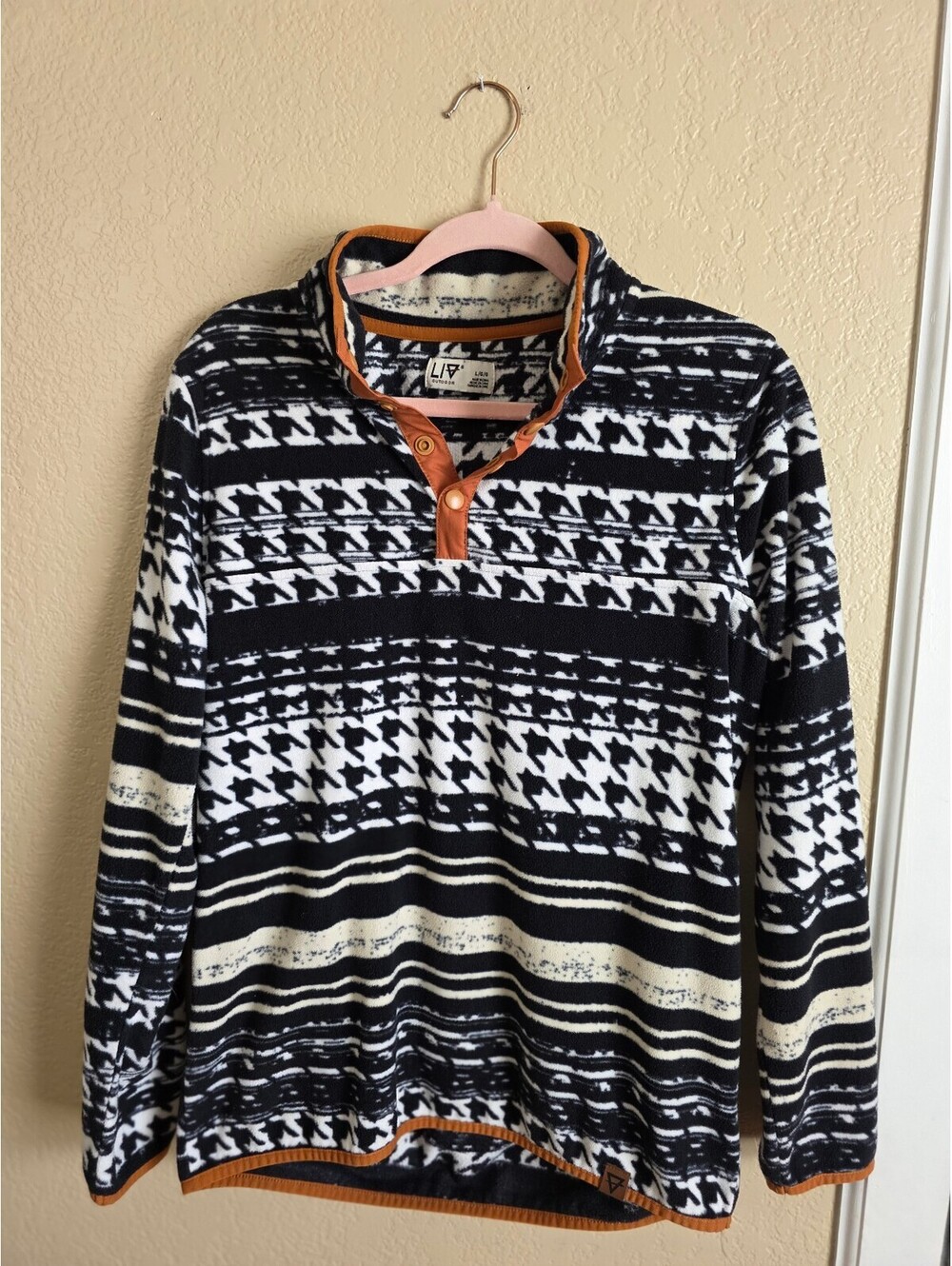 Liv Outdoor Black and White Patterned Fleece Pullover Size Large